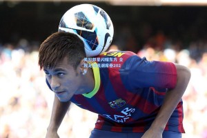 英超群星闪耀东方 全民足球浪潮席卷2025