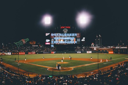 詹俊点评红魔双面表现，场面失势结果取胜，冬窗补强中场边路成关键