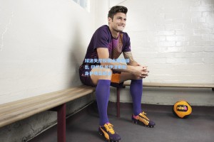 球迷失控投掷水瓶引骚乱 印尼队长伊泽斯挺身护场显担当