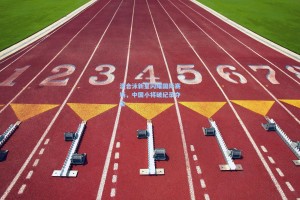 混合泳新星闪耀国际赛场，中国小将破纪录夺金