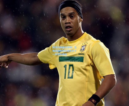 埃泽闪耀酋长球场！五场独造四球包揽枪手十一月双料最佳